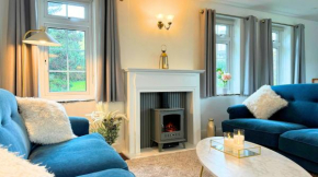 Holidays by the beach are good for your soul and Seaview Palms is a lovely Devon seaside home make it yours for a romantic break or family adventure with private parking outdoor terrace village centre